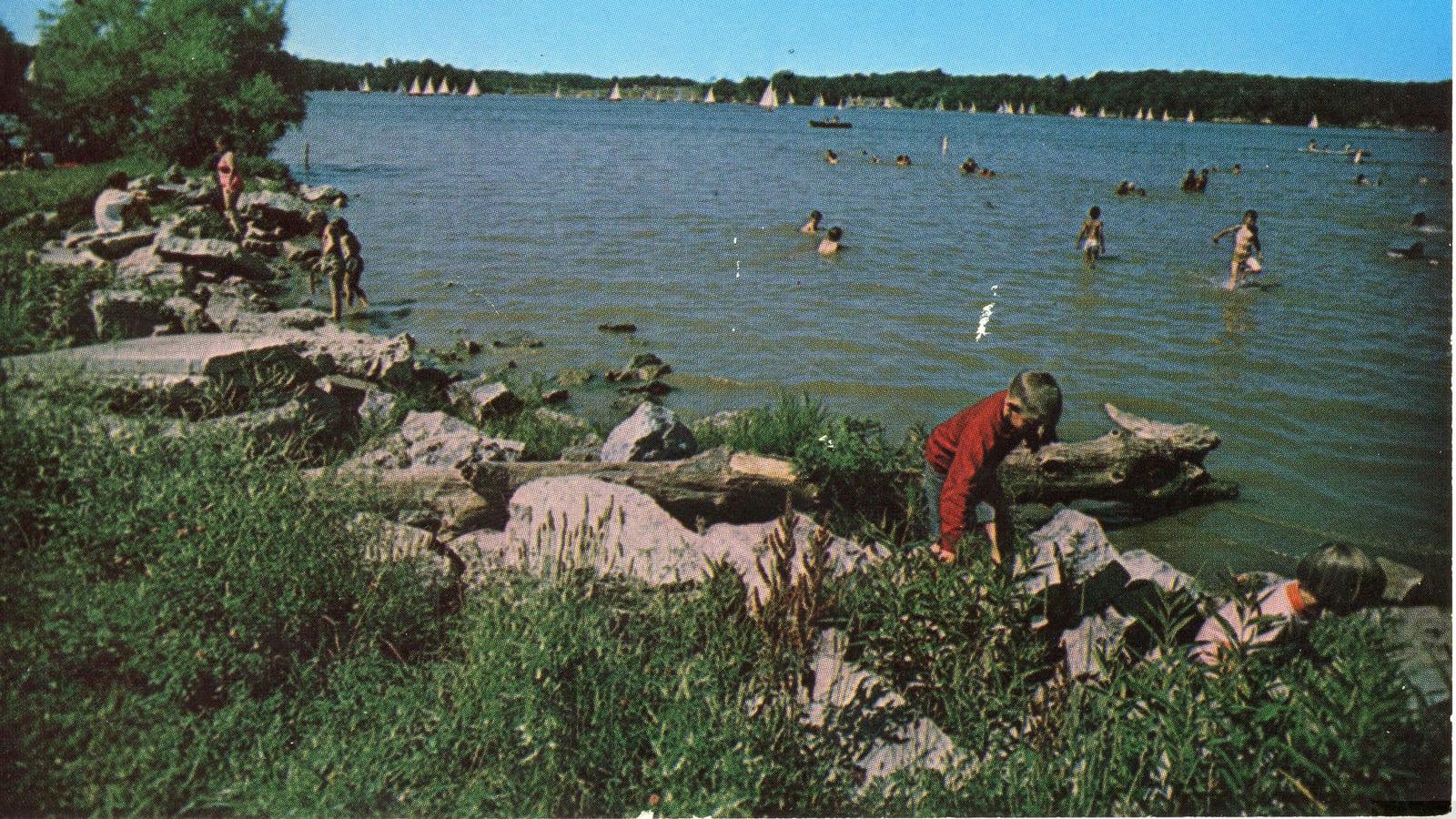 Cowan Lake State Park: brachiopods, bryozoans, horn corals, and crinoids in Wilmington, Ohio
